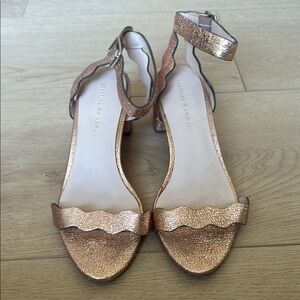 LOEFFLER RANDALL - CRINKLE SCALLOPED MID-HEEL LEATHER METALLIC SANDALS